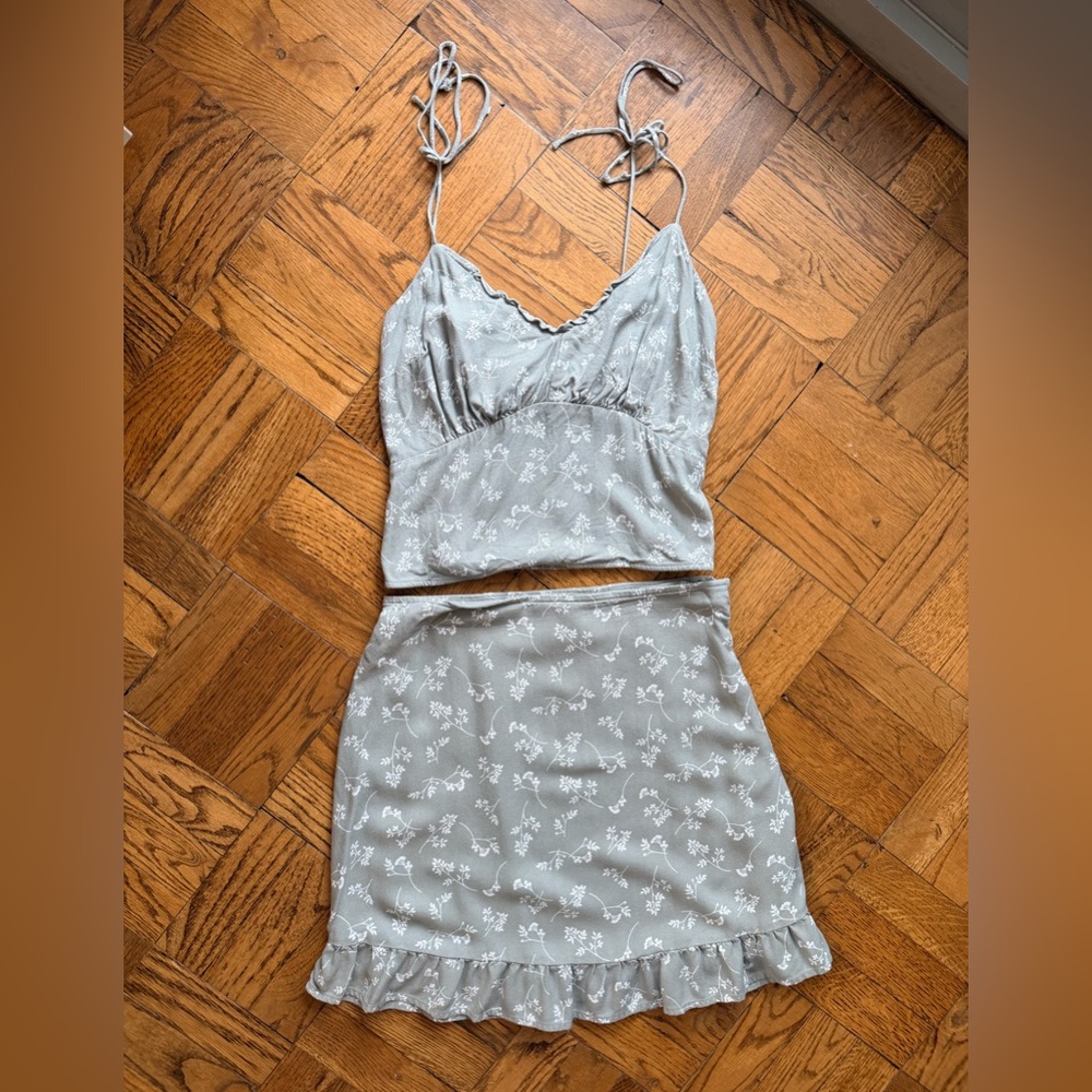Abercrombie & Fitch Floral Two-Piece Set in Green and white